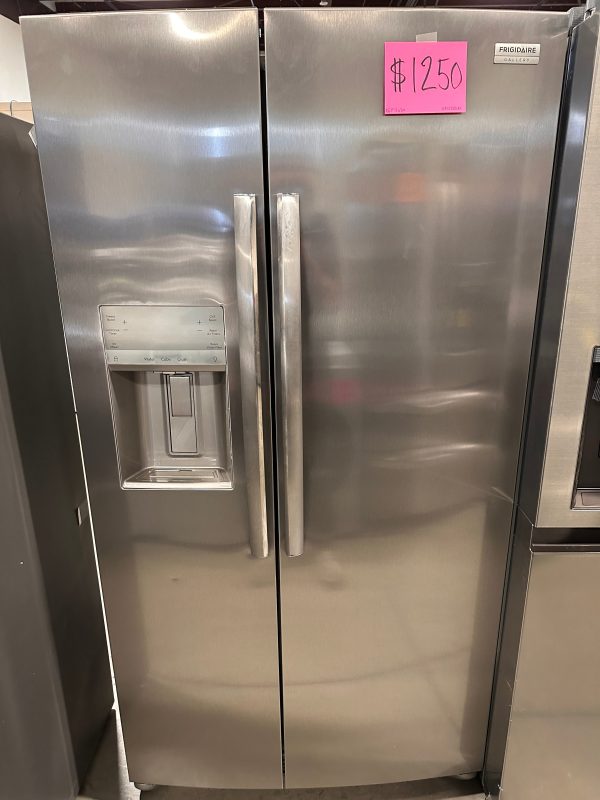 COUNTER-DEPTH FRIGIDAIRE STAINLESS STEEL REFRIGERATOR - REF12630 Sale